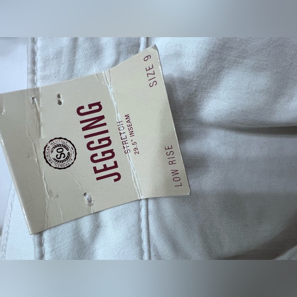 NWT- Lowrise Skinny Jean - Picture 3 of 3